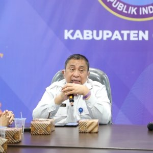 BNN RI SALURKAN BANTUAN KORBAN BENCANA GEMPA BUMI DI CIANJUR — foto 4