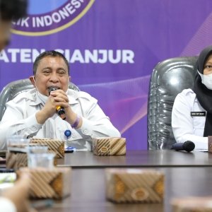 BNN RI SALURKAN BANTUAN KORBAN BENCANA GEMPA BUMI DI CIANJUR — foto 5