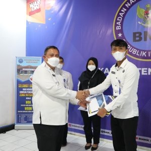BNN RI SALURKAN BANTUAN KORBAN BENCANA GEMPA BUMI DI CIANJUR — foto 9