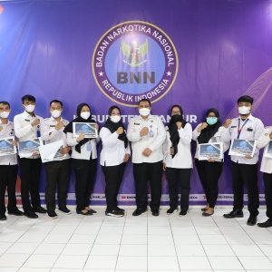 BNN RI SALURKAN BANTUAN KORBAN BENCANA GEMPA BUMI DI CIANJUR — foto 10