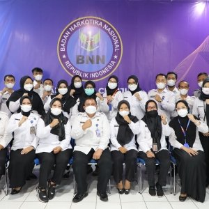 BNN RI SALURKAN BANTUAN KORBAN BENCANA GEMPA BUMI DI CIANJUR — foto 11