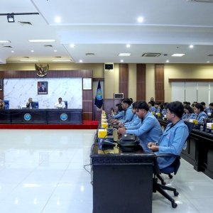 KUNJUNGI BNN, MAHASISWA UNDIKSHA PELAJARI PENEGAKAN HUKUM NARKOTIKA — foto 3