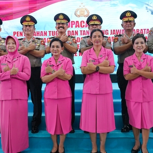KAPOLRI KUKUHKAN KENAIKAN PANGKAT EMPAT PEJABAT BNN — foto 2