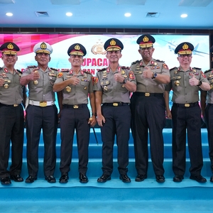 KAPOLRI KUKUHKAN KENAIKAN PANGKAT EMPAT PEJABAT BNN — foto 3
