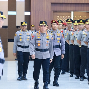 KAPOLRI KUKUHKAN KENAIKAN PANGKAT EMPAT PEJABAT BNN — foto 6