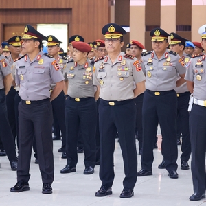 KAPOLRI KUKUHKAN KENAIKAN PANGKAT EMPAT PEJABAT BNN — foto 7