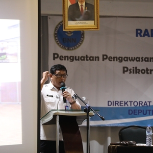 BNN – STAKEHOLDER PERKUAT AKSI MELAWAN NARKOBA MELALUI PENGUATAN PENGAWASAN DISTRIBUSI PSIKOTROPIKA DAN OBAT KERAS — foto 4